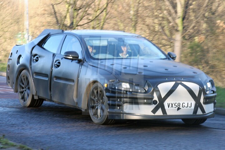 Jaguar XJ (foto: Carpix)