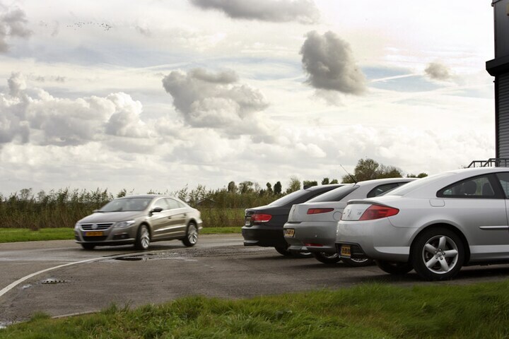 Volkswagen Passat CC-BMW 320i Coupé-Alfa GT-Peugeo