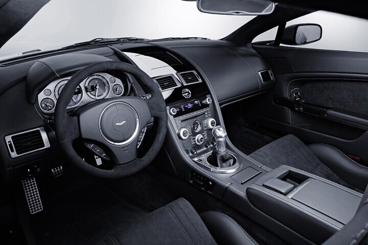 Aston Martin V12 Vantage