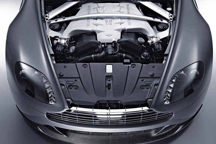 Aston Martin V12 Vantage