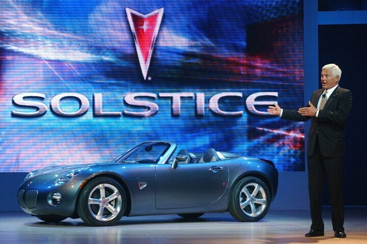 Bob Lutz bij Pontiac Solstice | Foto: ANP/EPA