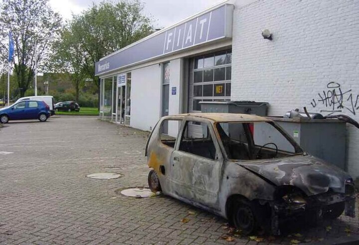 Uitgebrande auto