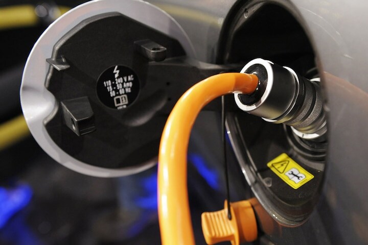 Mini E aan de oplader | Foto: ANP/AFP