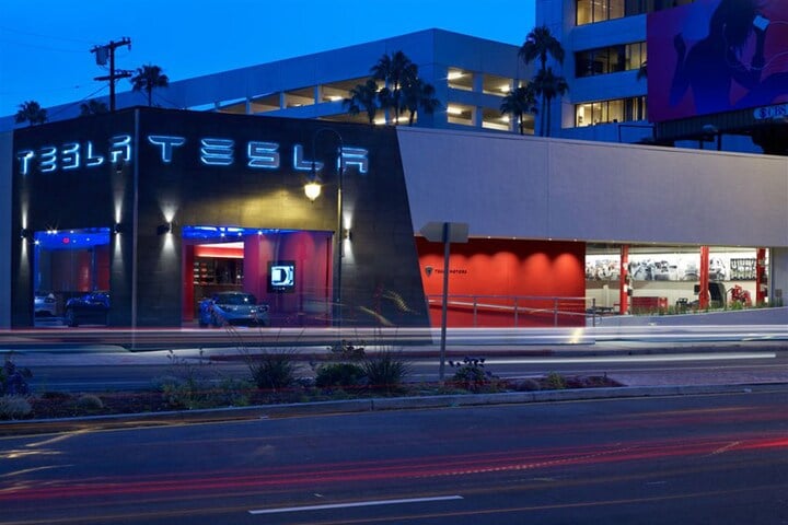 Tesla Store in Los Angeles