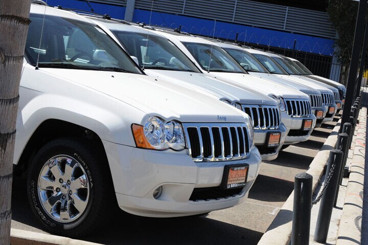 Jeep Grand Cherokee bij dealer in Los Angeles  Fot