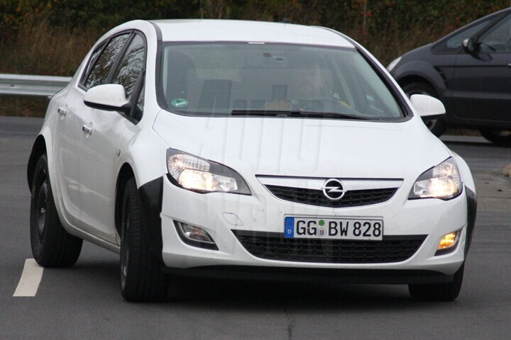 Opel Astra mule