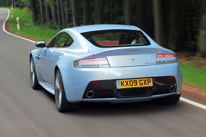 Aston Martin V12 Vantage