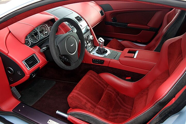 Aston Martin V12 Vantage