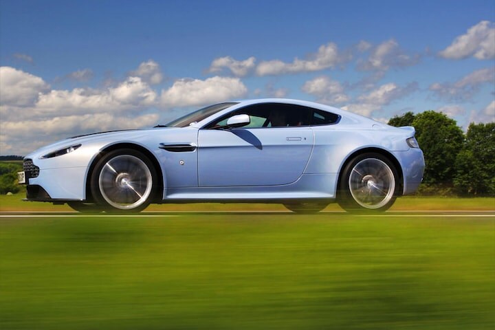 Aston Martin V12 Vantage