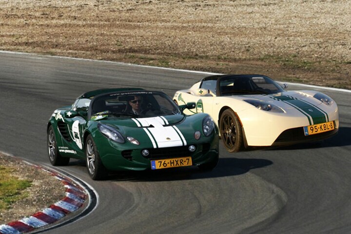 Race tussen Lotus Elise ECE en Tesla Roadster