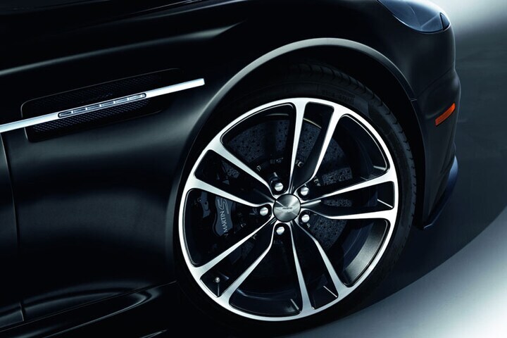 Aston Martin DBS Carbon Black Edition
