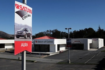 Verlaten Saturn-dealer in Colma, Californië | Foto
