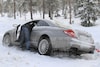 Mercedes S Coupé vast in de sneeuw