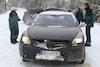 Mercedes S Coupé vast in de sneeuw