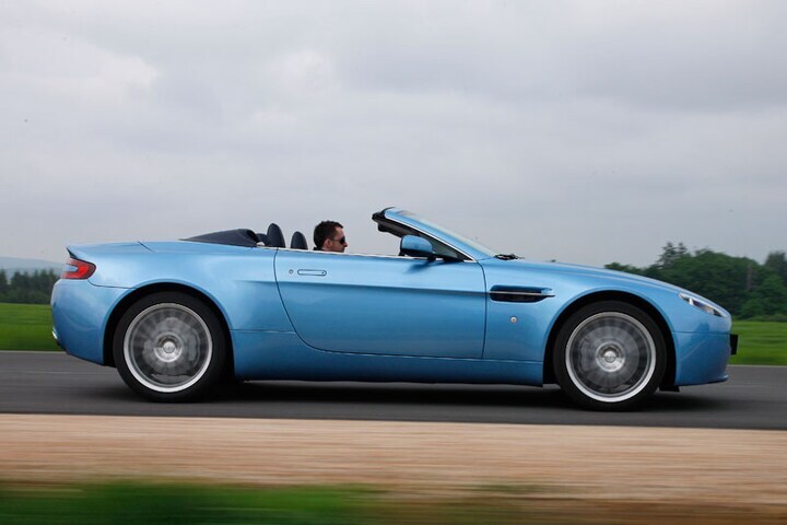 Aston Martin V8 Vantage Roadster