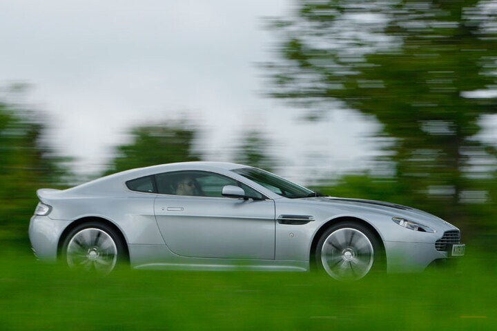 Aston Martin V12 Vantage