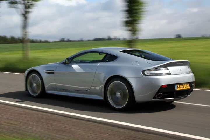 Aston Martin V12 Vantage
