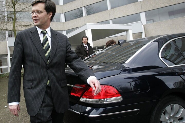 Jan-Peter Balkenende bij zijn dienstauto | ANP