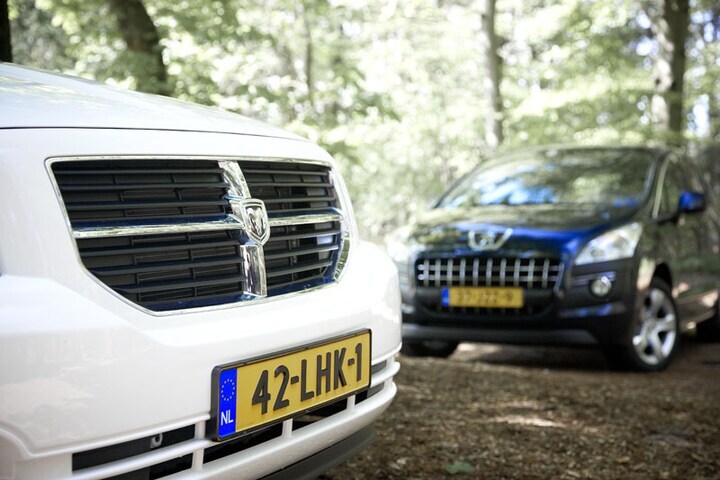 Dodge Caliber 2.0 Sport-Peugeot 3008 1.6 VTi