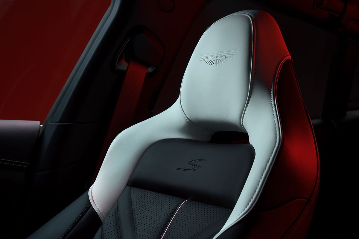 Aston Martin DBX S