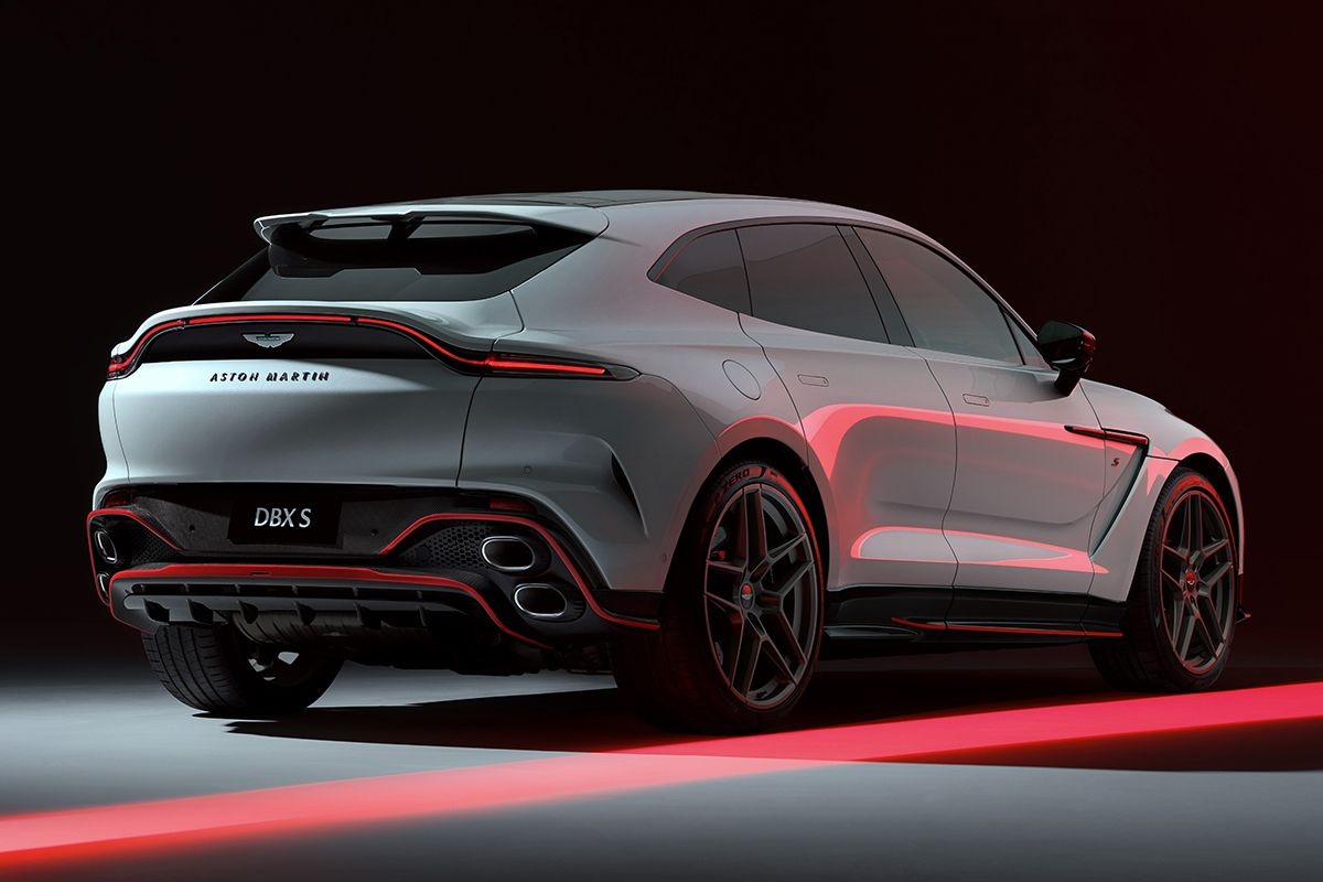 Aston Martin DBX S