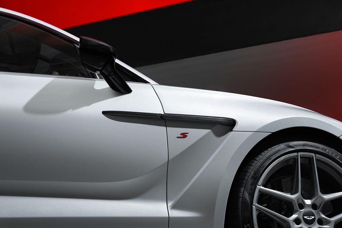 Aston Martin DBX S