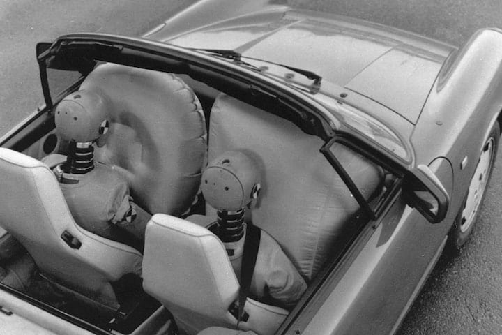 Airbags klappen uit | Foto: ANP
