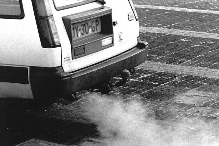 Uitstoot uitlaatgas Toyota Tercel 4WD (foto: ANP)