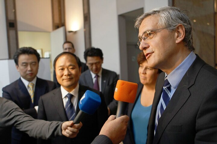 Shufu (links) en Peeters (MP Vlaanderen) ANP/EPA