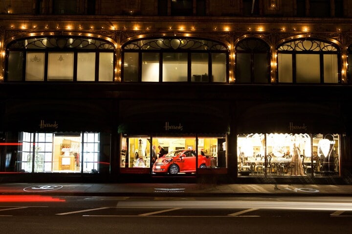 Aston Martin Cygnet bij Harrods
