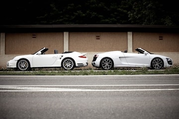 Audi R8 5.2 Spyder en Porsche 911 Turbo S cabriole