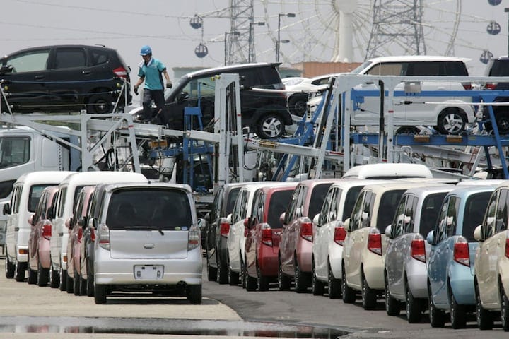 Honda's in de haven van Sendai | Foto: ANP/EPA