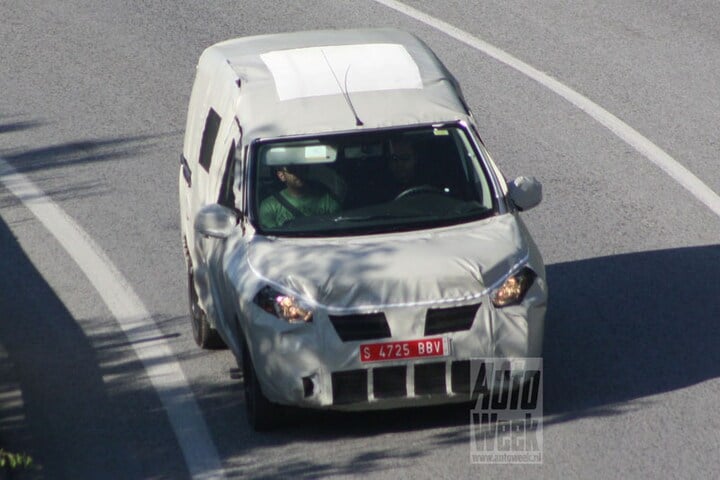 Dacia MPV Spyshots