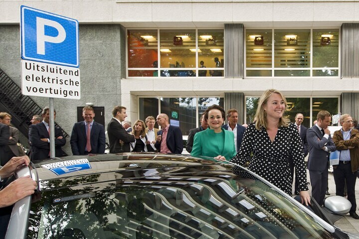 Opening EV-centrum in Rotterdam (foto: ANP)