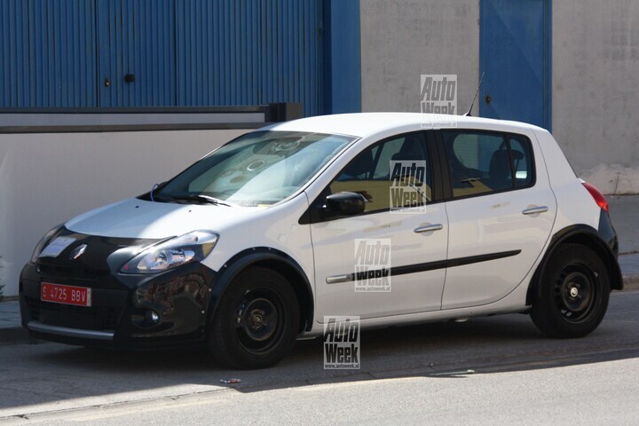 Renault Clio mule | Foto: Guy Porepp