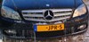 Mercedes C-klasse in de sneeuw (foto: Atze Miedema