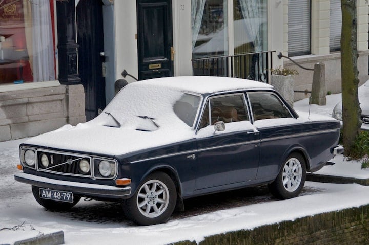 Volvo 142 in de sneeuw (foto: Kees-Peter Geluk)