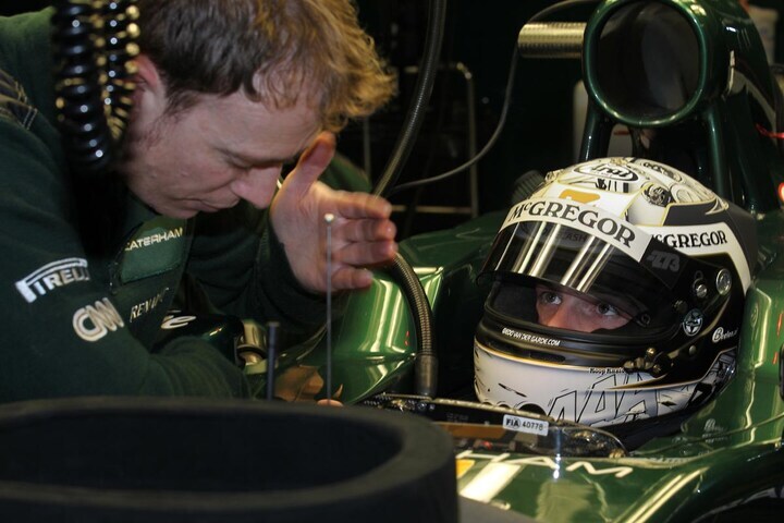 Giedo van der Garde past stoeltje Caterham F1