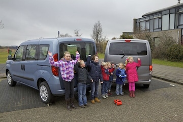 Nissan NV200 Evalia  Opel Combo Tour