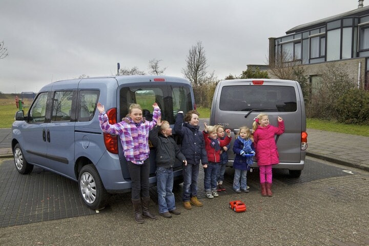 Nissan NV200 Evalia  Opel Combo Tour