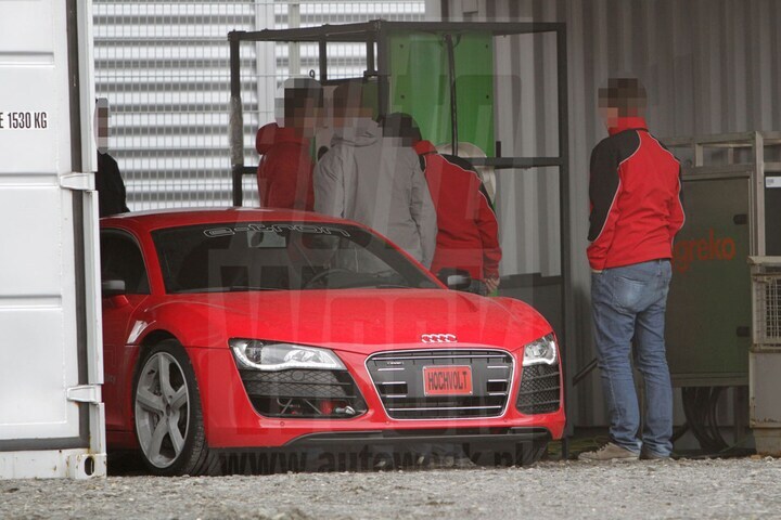 Audi R8 e-tron spyshots