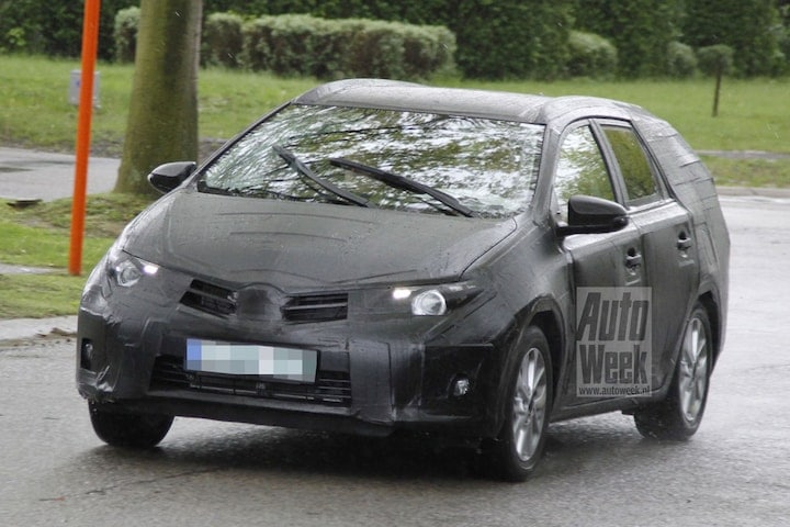 Toyota Auris Wagon spyshots