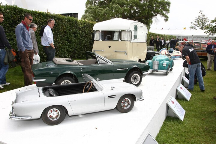Aston Martins en Austin J40 modelauto's