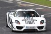 Porsche 918 met Walter Röhrl achter het stuur