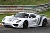 Porsche 918 met Walter Röhrl achter het stuur