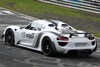 Porsche 918 met Walter Röhrl achter het stuur