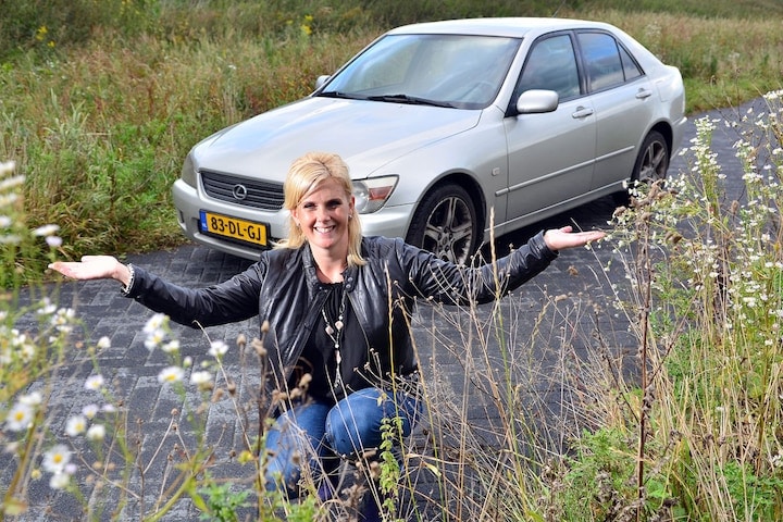 klokje rond - lexus is200