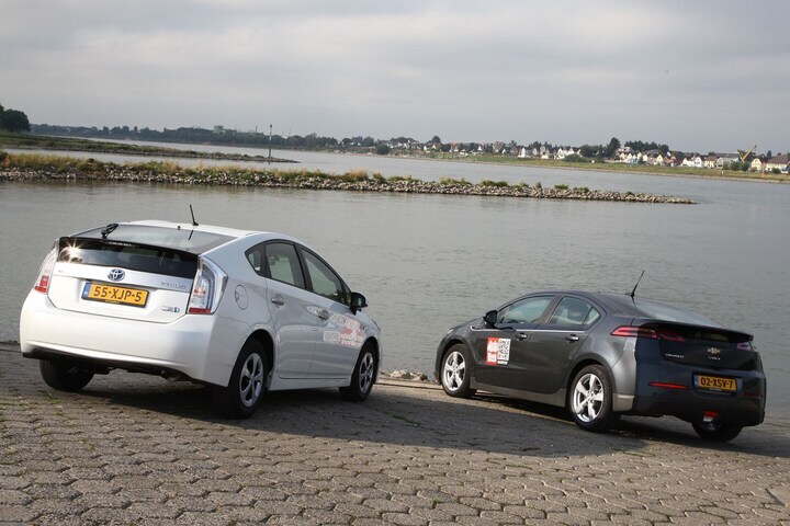 Chevrolet Volt - Toyota Prius Plug-in