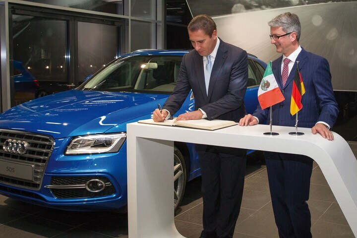 Rupert Stadler namens Audi in Mexico