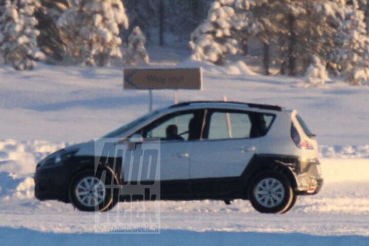 Renault Scenic Cross spionage